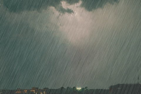 梦见打雷闪电下大雨