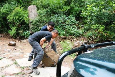 梦见巨大的岩石阻挡去路