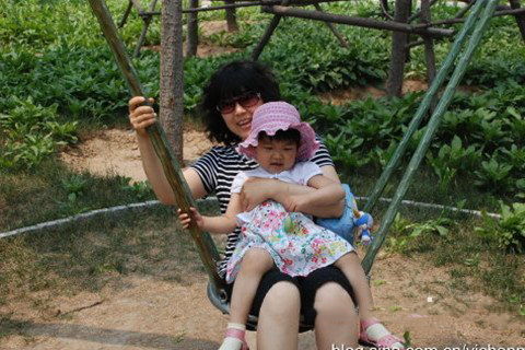 梦见抱着小男孩玩