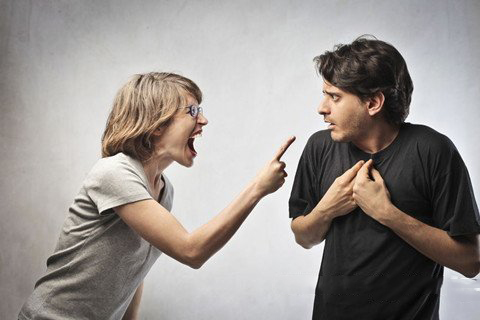 梦见夫妻打骂吵架