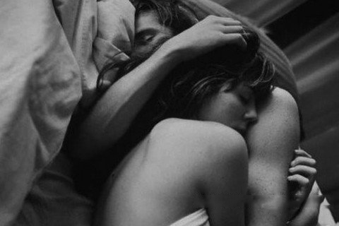 梦见与别人做爱