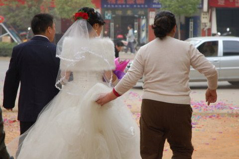 梦见自己与第三者结婚