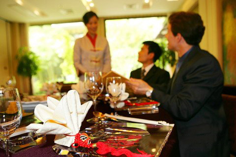 梦见别人请我吃饭