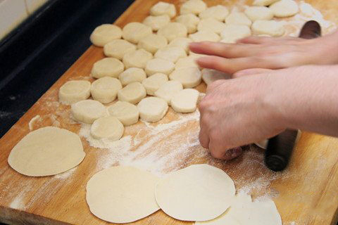 梦见擀饺子皮