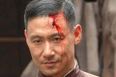 梦见头被人打的流血