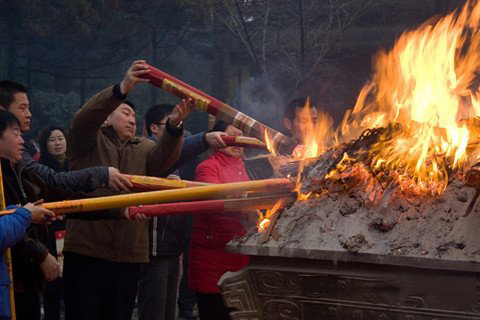 梦见父母烧香着起了火