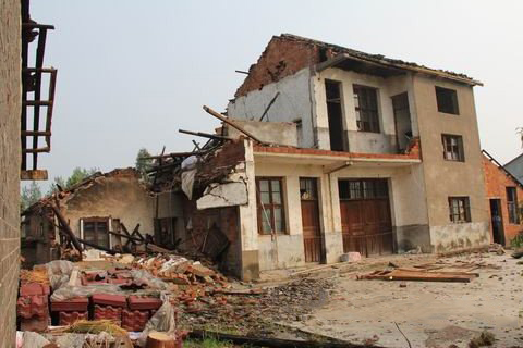 梦见家中房子倒塌