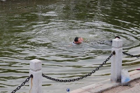 梦见别人被水淹