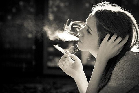 梦见抽烟