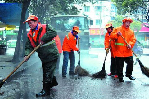 梦见用水冲洗路面