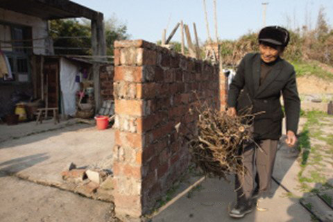 梦见背着木柴进屋