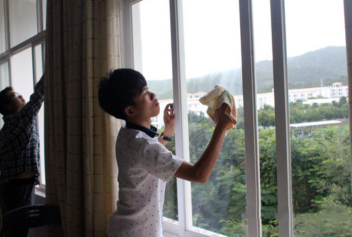 梦见别人擦玻璃