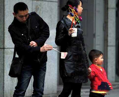 梦见被小偷偷钱