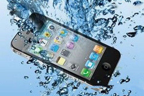 梦见手机掉水里了