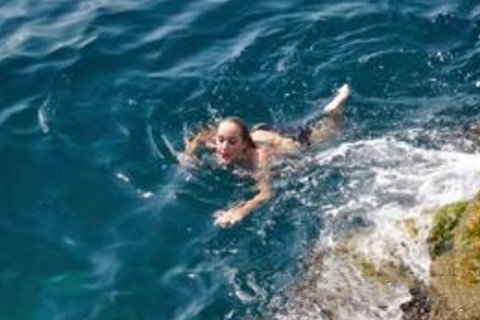 梦见在海里游泳