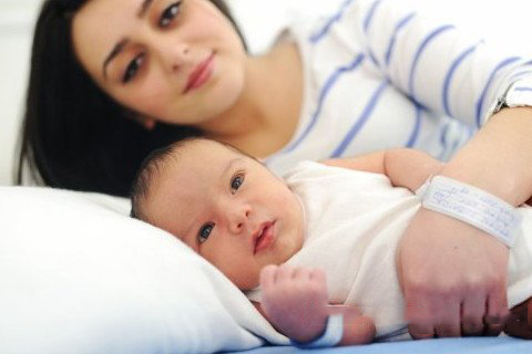 梦见剖腹生孩子