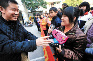 梦见别人送鞋子