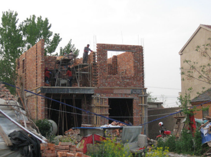 梦见别人盖房子