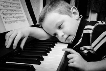 李姓男孩起名字响亮寓意好 