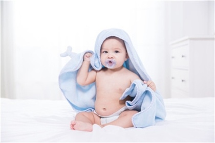 栎字用在名字中的寓意是什么 带栎字吉祥如意的首选男孩名字