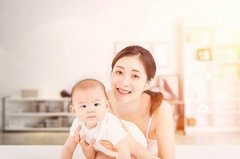 何姓男孩取名字缺木缺火 何姓取名字大全男孩 