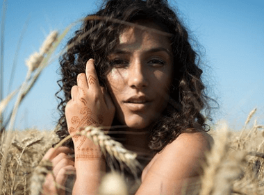 qq网名女生伤感简短 