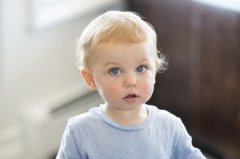 取名字姓何伟男孩名字 给姓何的宝宝起名伟开头 