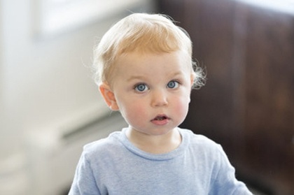 取名字姓何伟男孩名字 给姓何的宝宝起名伟开头